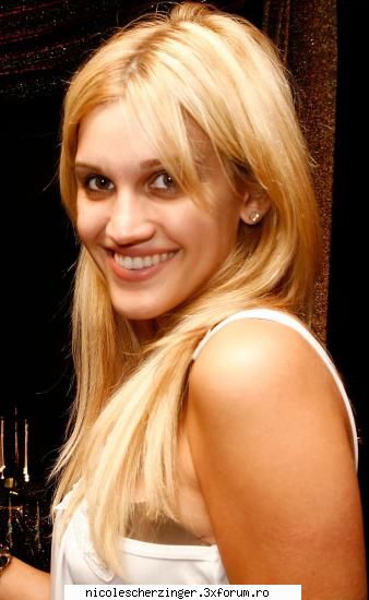 =) poze cu ashley....