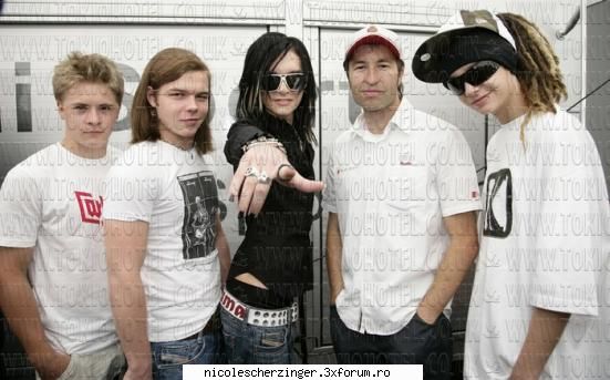 nu prea imi place cum a ieshit in poza asta... voua va place? poze cu tokio hotel....