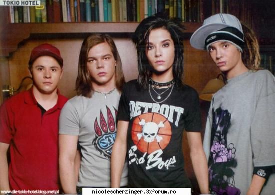 cu toti...:d poze cu tokio hotel....