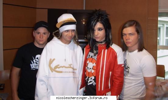 ce fatzaa are tomik poze cu tokio hotel....